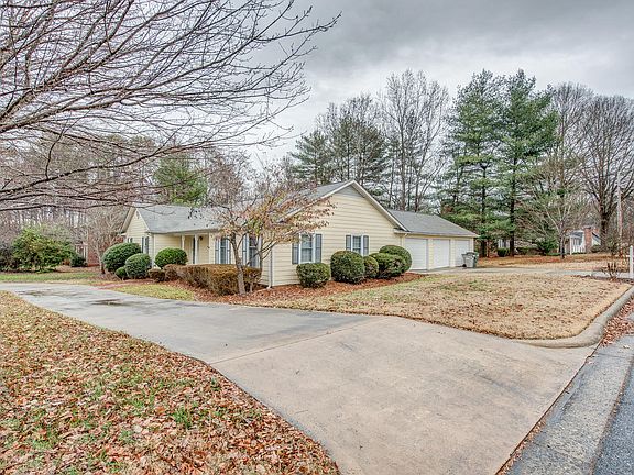 4th image of 2030 Donegal Ct