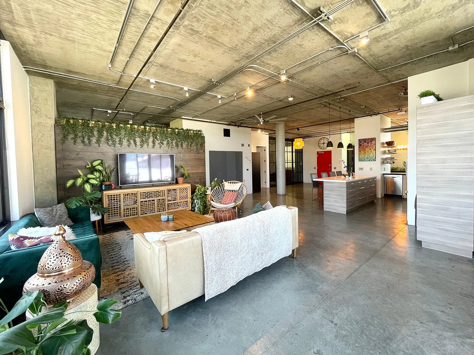 835 Locust Ave — Photo 1