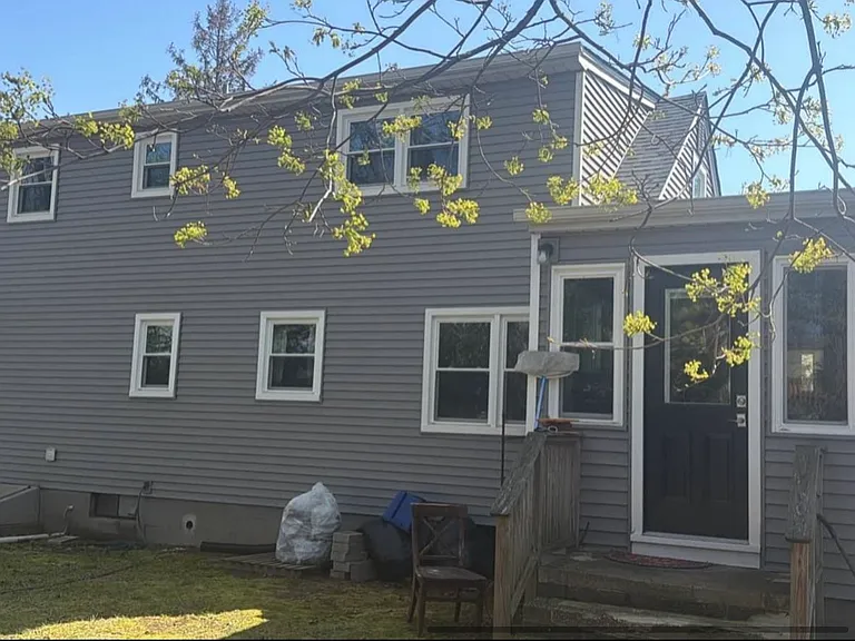 44 Pine Tree Dr — Photo 2