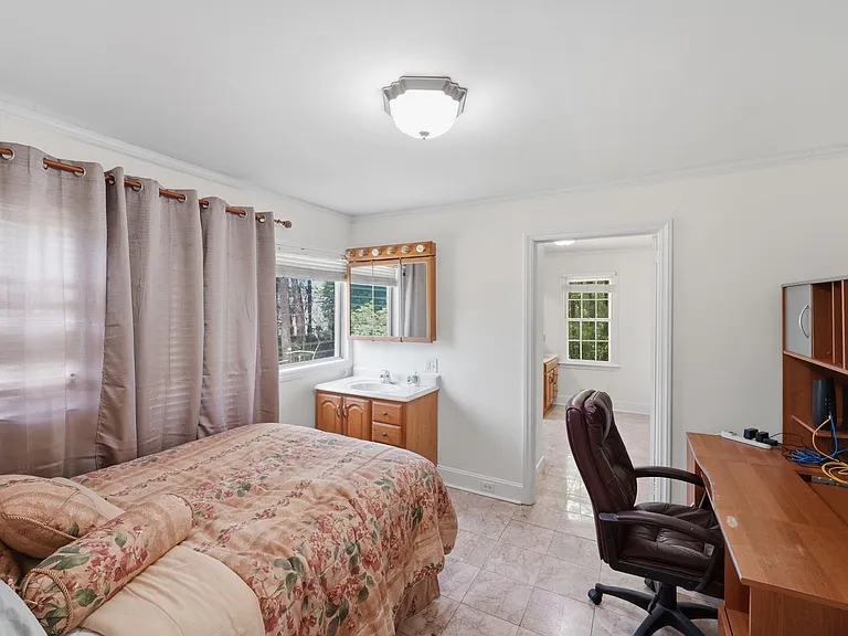 3120 Baucom Rd — Photo 2