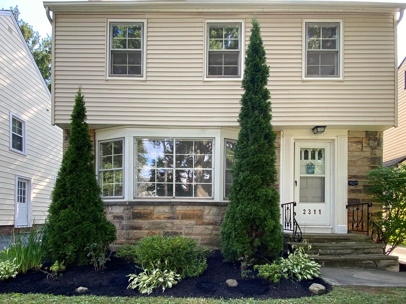 3 bed, 1.5 bath, 1512 sqft, $2,500 — Photo 1