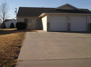 814 Windwood Dr, Junction City, KS 66441