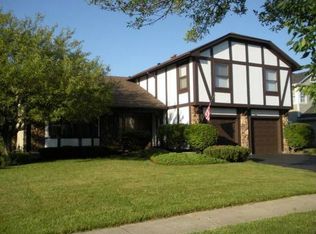 517 Rutgers Ln, Elk Grove Village, IL 60007