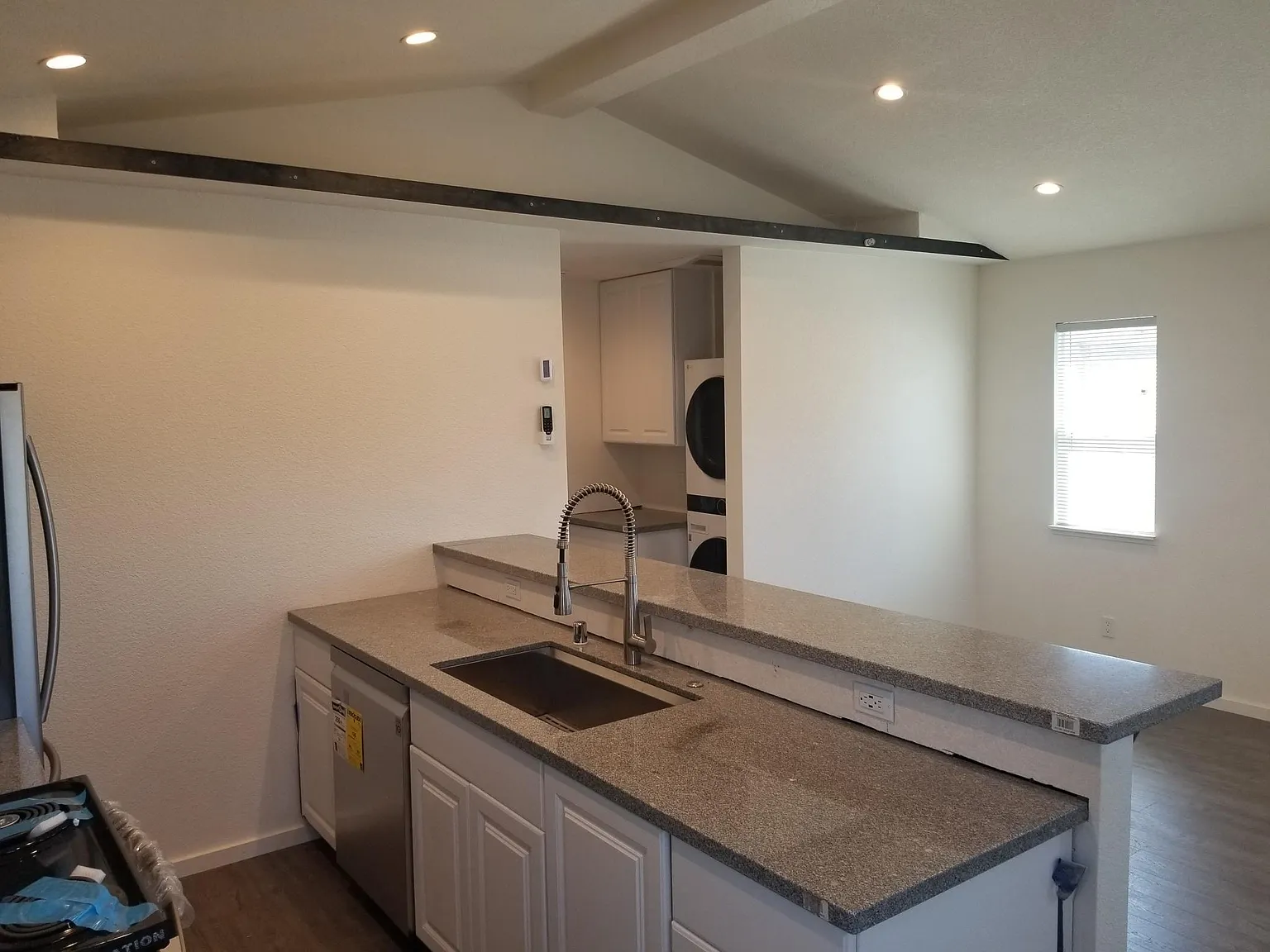 406 S Laurel St — Photo 3