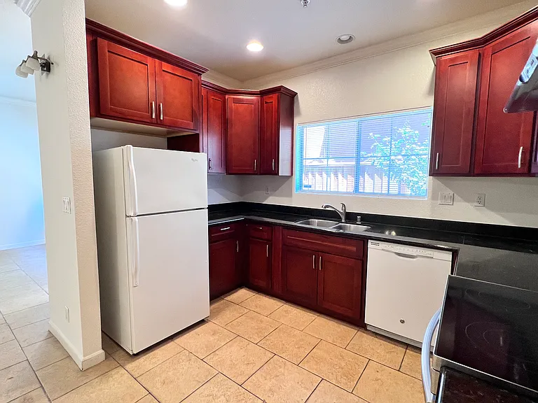 1059 La Sierra Ter — Photo 3