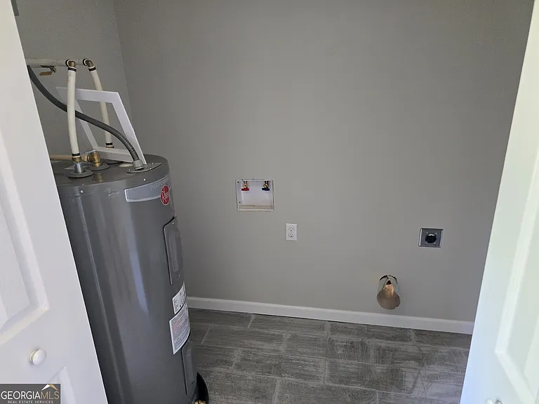 305 Smith St — Photo 20