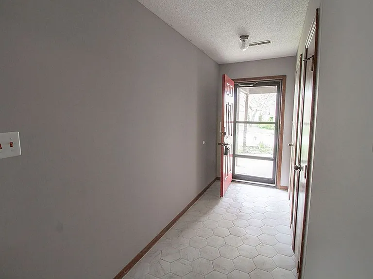 2011 Bridgewater Dr — Photo 10