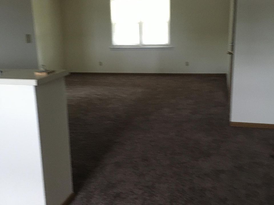 2nd image of 1615 Sylvan Ln APT 2H