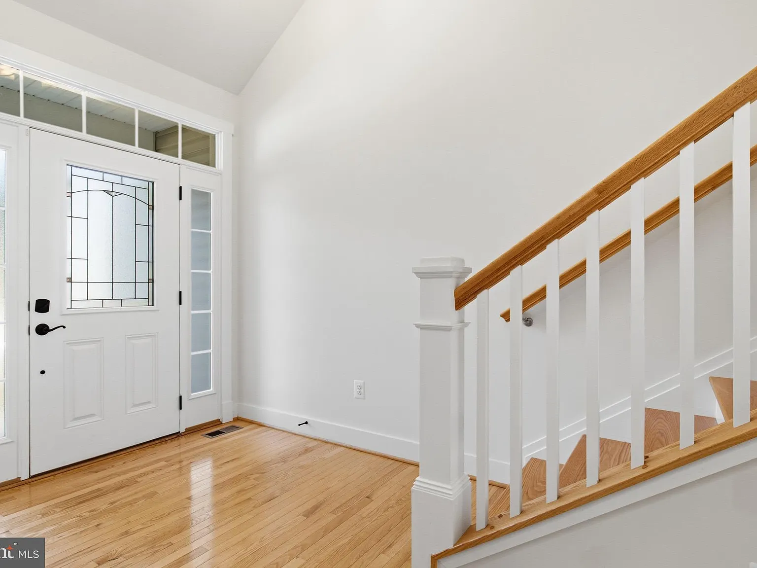4 bed, 3.0 bath, 2319 sqft, $4,000 — Photo 3