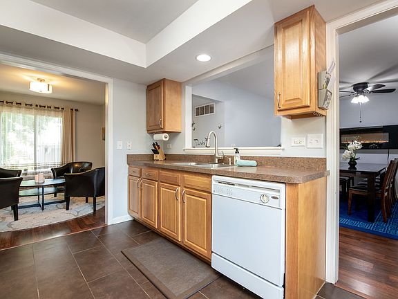 5th image of 198 Applewood Ln