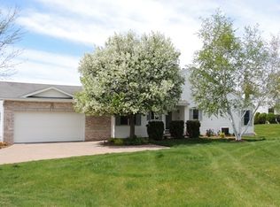 1201 Eagle View Ct, Le Claire, IA 52753