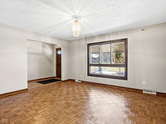 4th image of 8188 Black Oak Dr