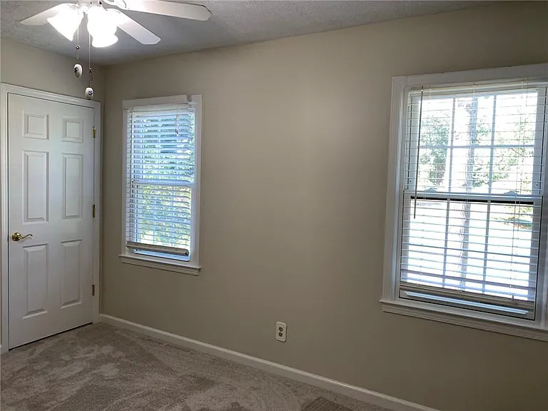 4536 Woodlawn Lake Dr — Photo 39