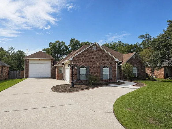 30125 Oak Shadow Dr, Walker, LA 70785