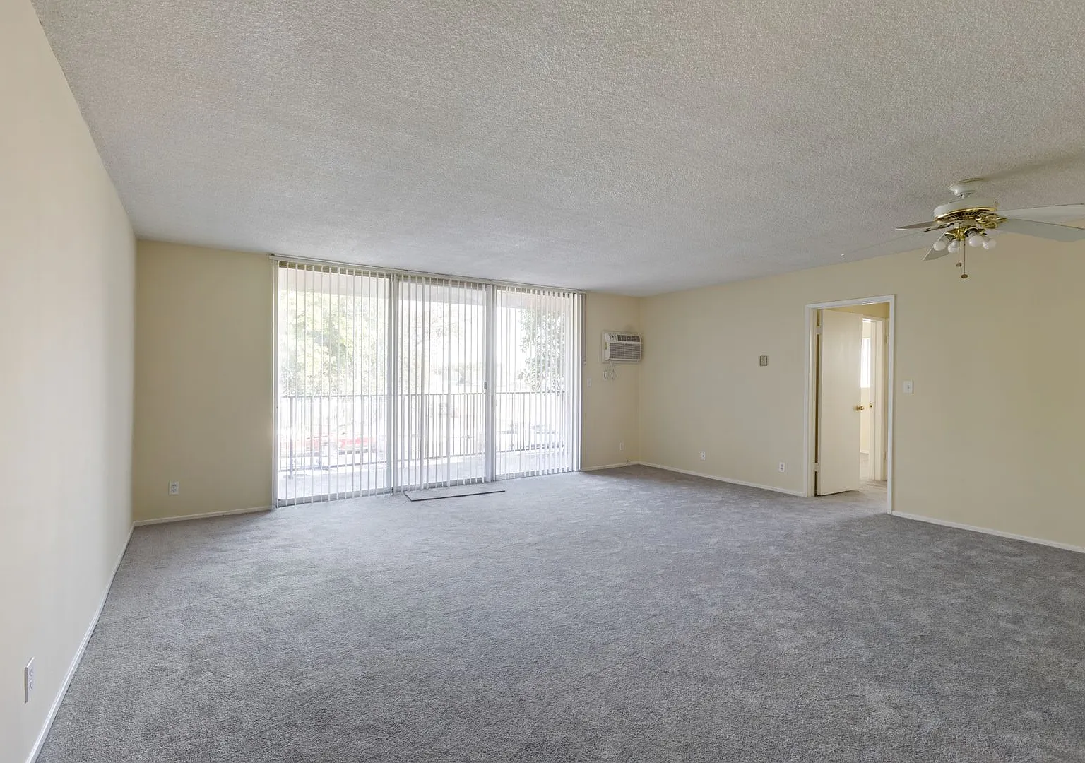 Lindley Apt — Photo 1