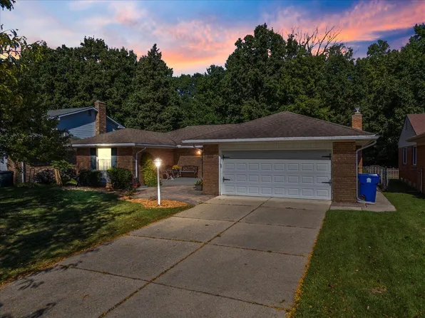 43782 Leeann Ln, Canton, MI 48187