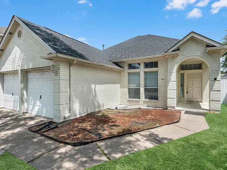 18634 S Wimbledon Dr — Photo 3