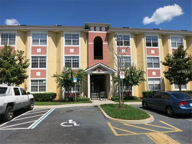 1 Bedroom Condo in Gated Community — Photo 1