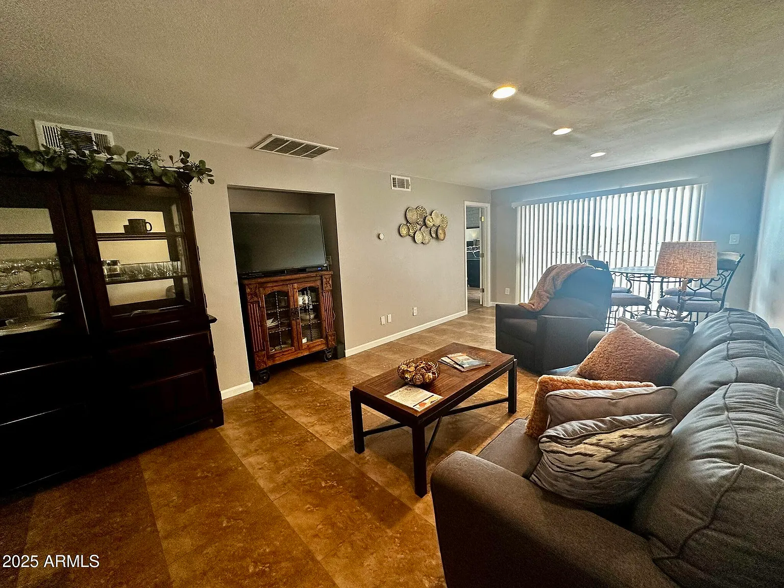 2 bed, 2.0 bath, 987 sqft, $3,000 — Photo 2