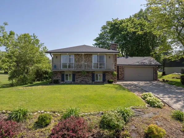 2483 E Lakeshore Dr, Crown Pt, IN 46307