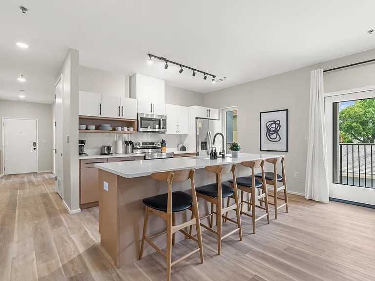 547 Winton Ter NE #1C — Photo 8