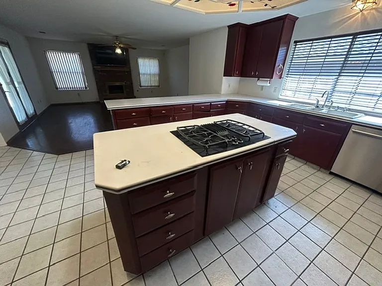 5730 W Laura Ct — Photo 18