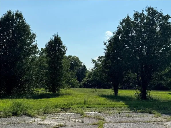 2907 Johnston Rd, Parsons, KS 67357