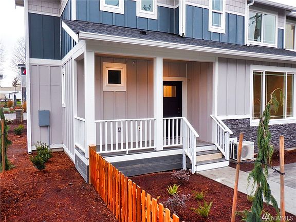 Covered front entry porch. 