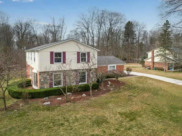 32867 Bassett Woods Ct, Franklin, MI 48025