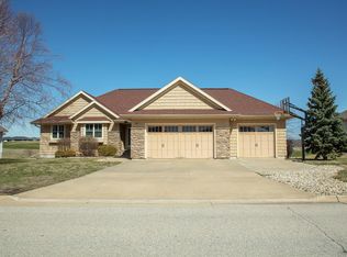 148 Eagle Ridge Dr, Waverly, IA 50677