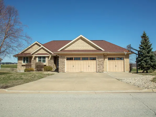 148 Eagle Ridge Dr, Waverly, IA 50677