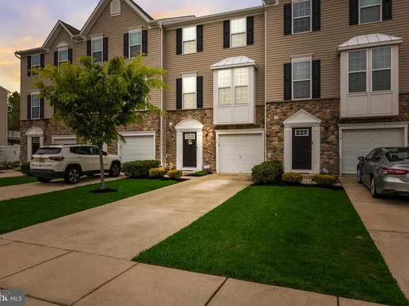 70 Benford Ln, Edgewater Park, NJ 08010