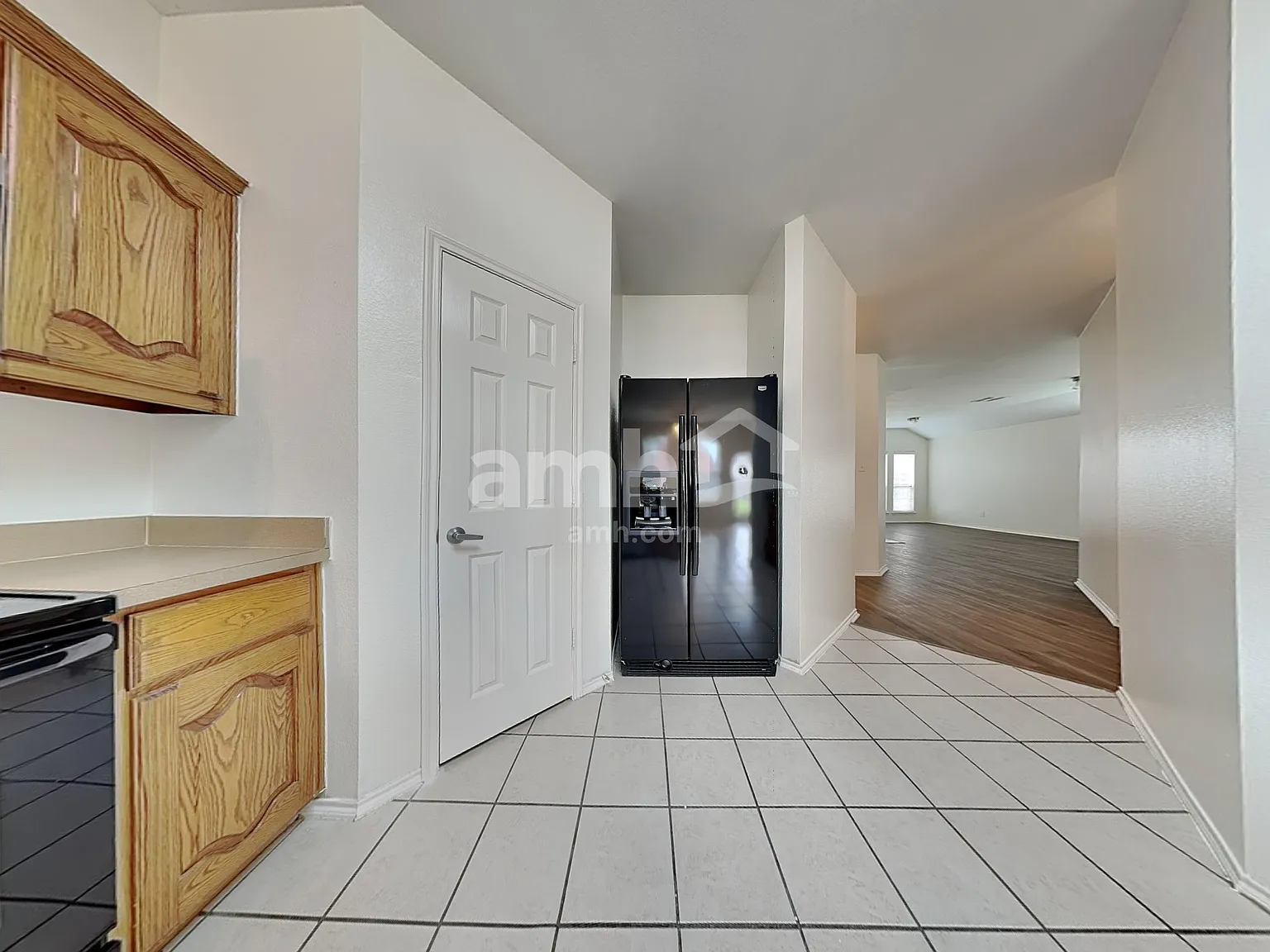 4 bed, 2.0 bath, 2104 sqft, $1,920 — Photo 4