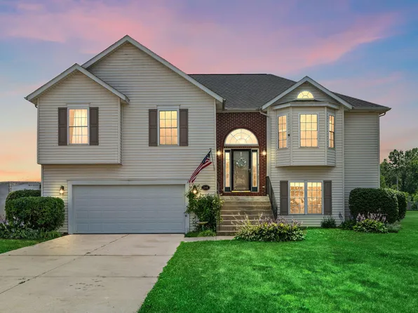 240 Southwind Dr, Valparaiso, IN 46385