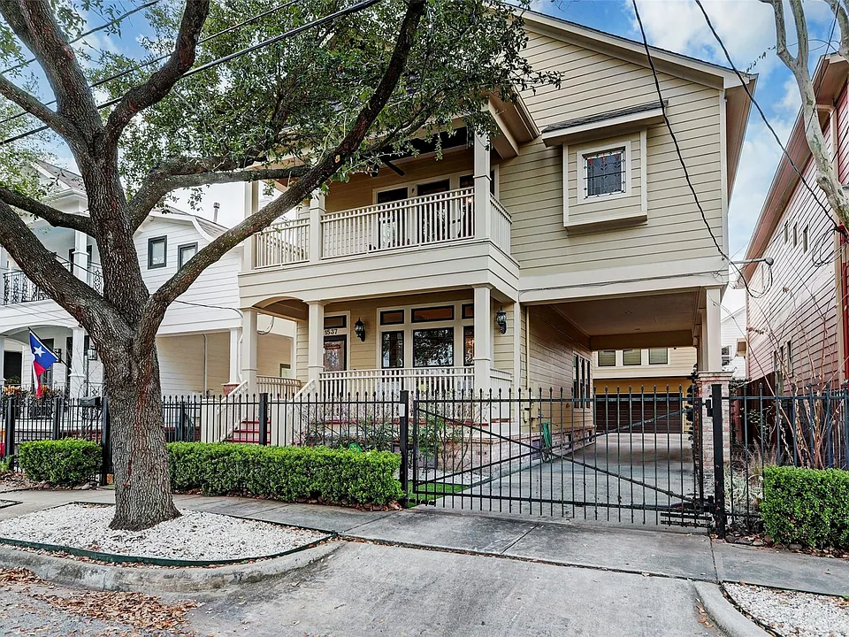 1537 Blair St