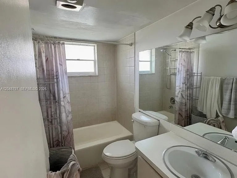 950 Hillcrest Dr #109 — Photo 7