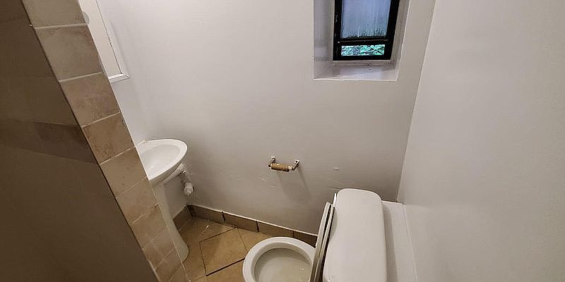2nd image of 1447 Longfellow Ave