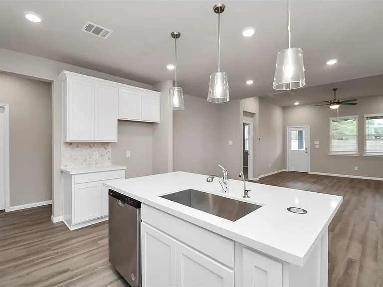 5810 Linda Cove Ln — Photo 5