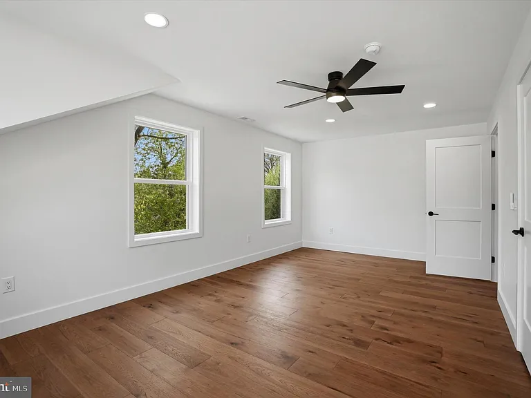 425 Grove Pl — Photo 28