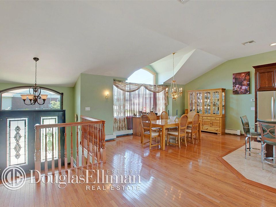 200 Bayview Ave, Massapequa, NY 11758 Zillow