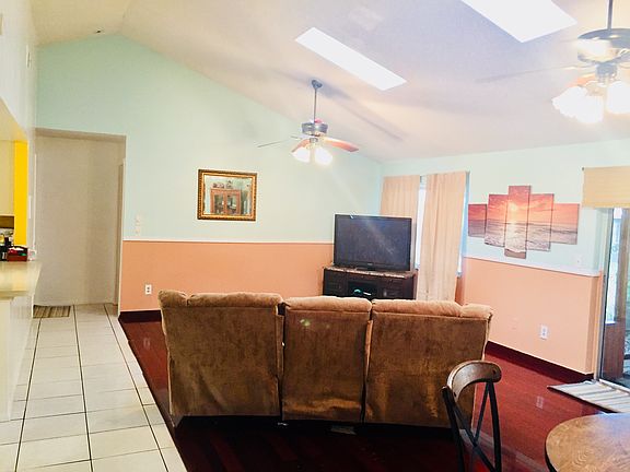 5th image of 800 Van Ness Cir