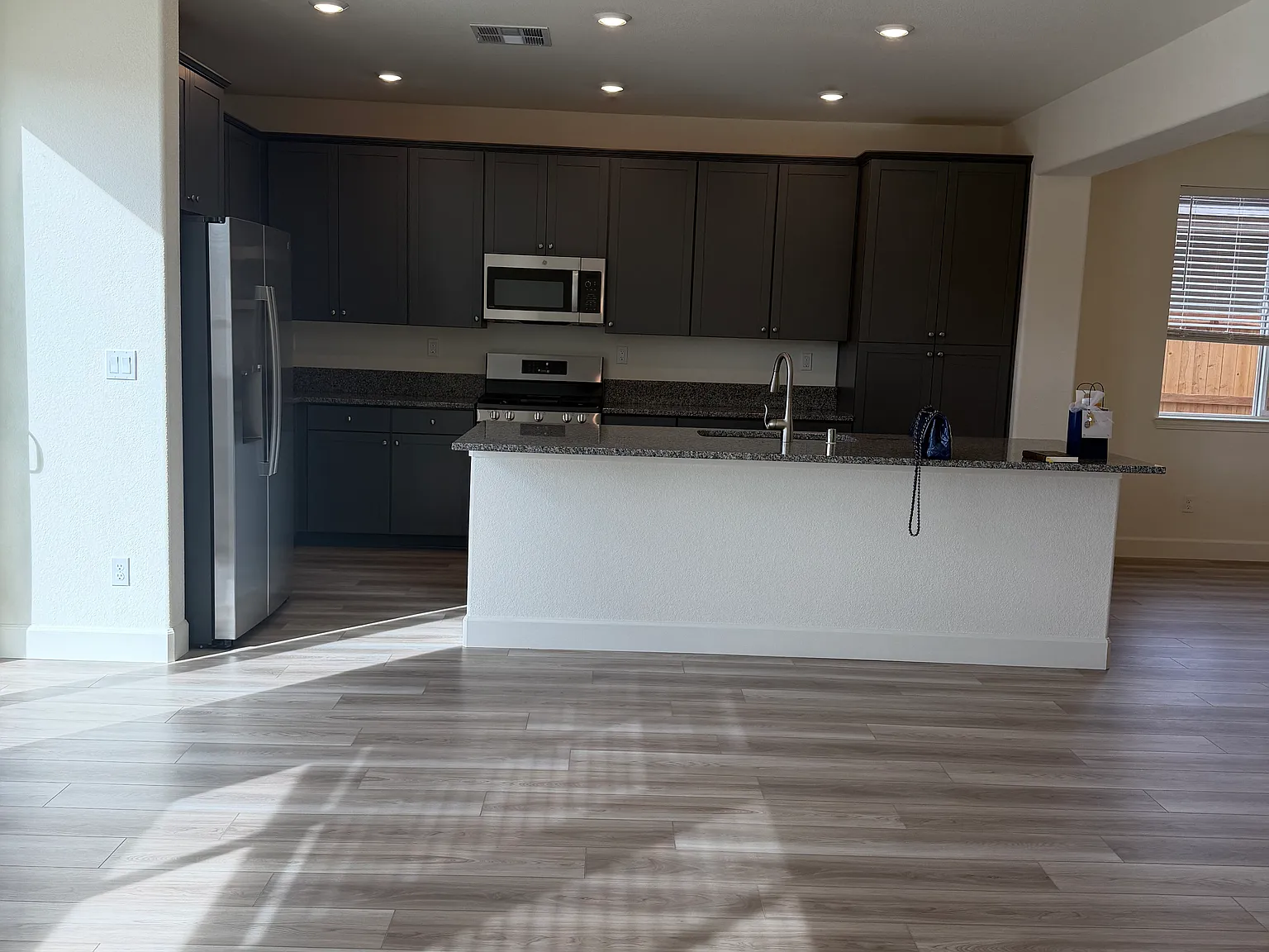 5 bed, 2727 sqft, $4,099 — Photo 2