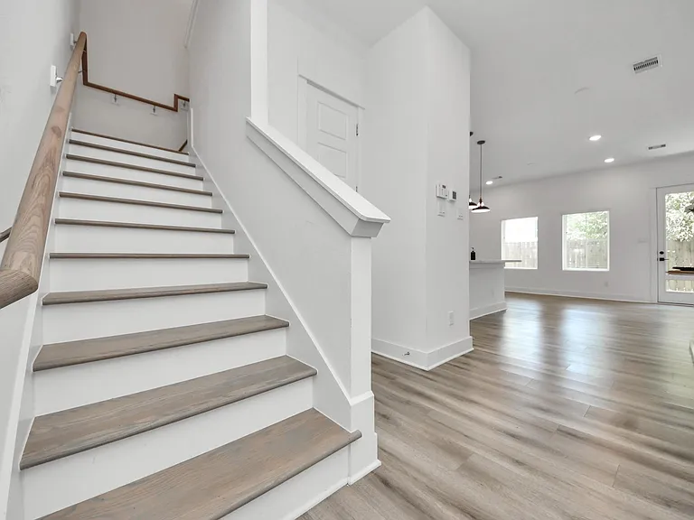 318 Neyland St — Photo 8