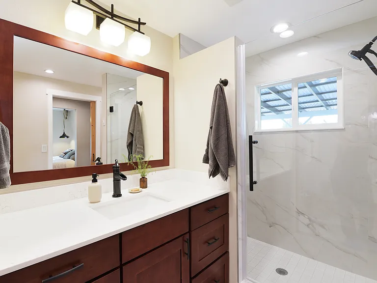 1st Floor - Main Bathroom - Double Shower w/ independent temp control