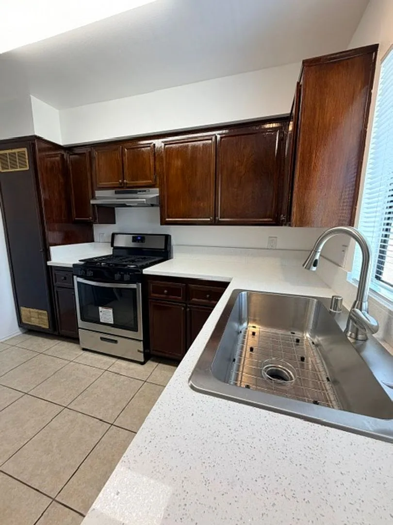 422 — Photo 2