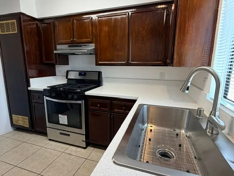 422 — Photo 2