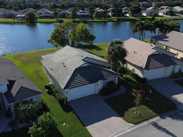 532 SW Indian Key Dr — Photo 3