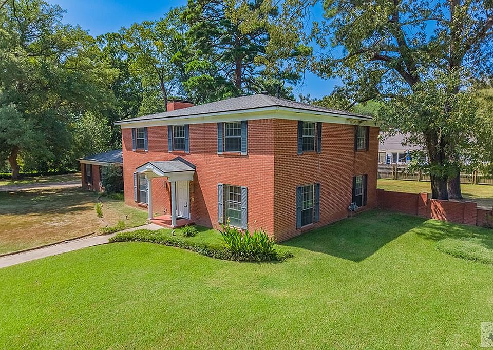 1st image of 20 Colonial Dr