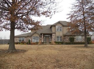 1702 NE Oakridge Dr, Claremore, OK 74017