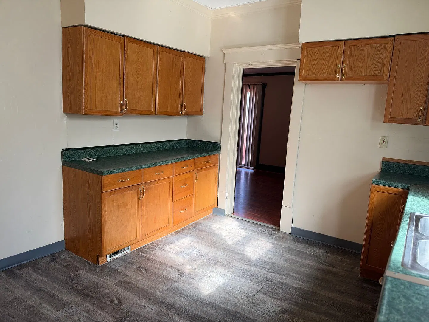 999 Collinwood Avenue — Photo 2